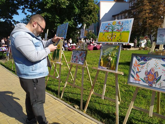 картини уманських художників за мотивами сестер Гоменюк